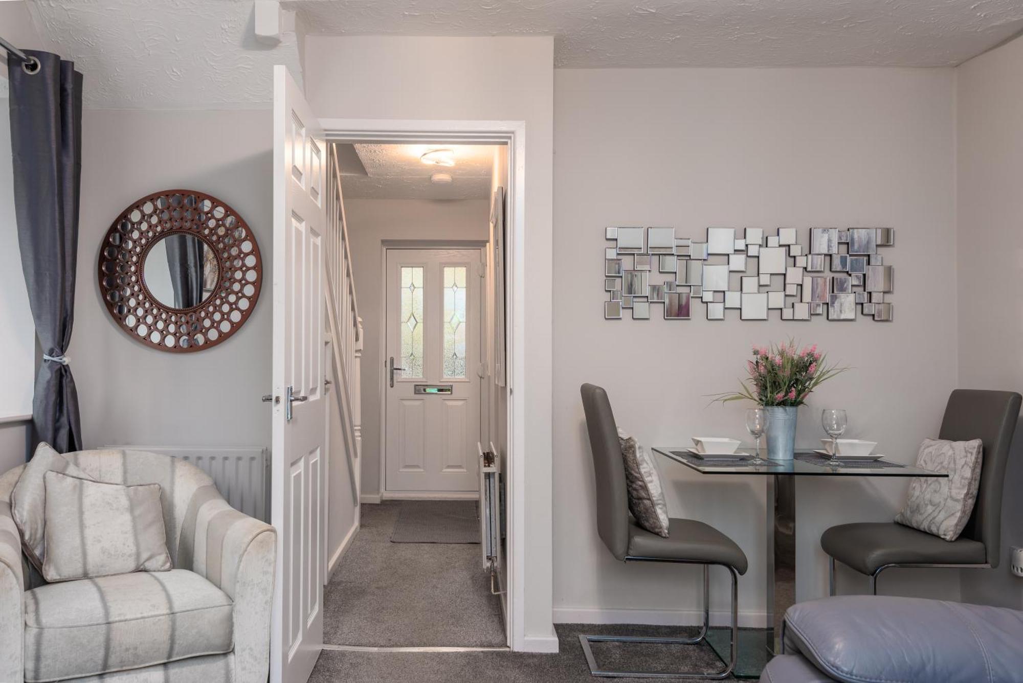 Worcester Fabulous Cherry Tree Mews Self Check In Dogs Welcome By Prior Arrangement , 2 Double Bedrooms ,Super Fast Wi-Fi, With Free Off Road Parking For 2 Vehicles Near Royal Hospital And Woodland Walks Εξωτερικό φωτογραφία